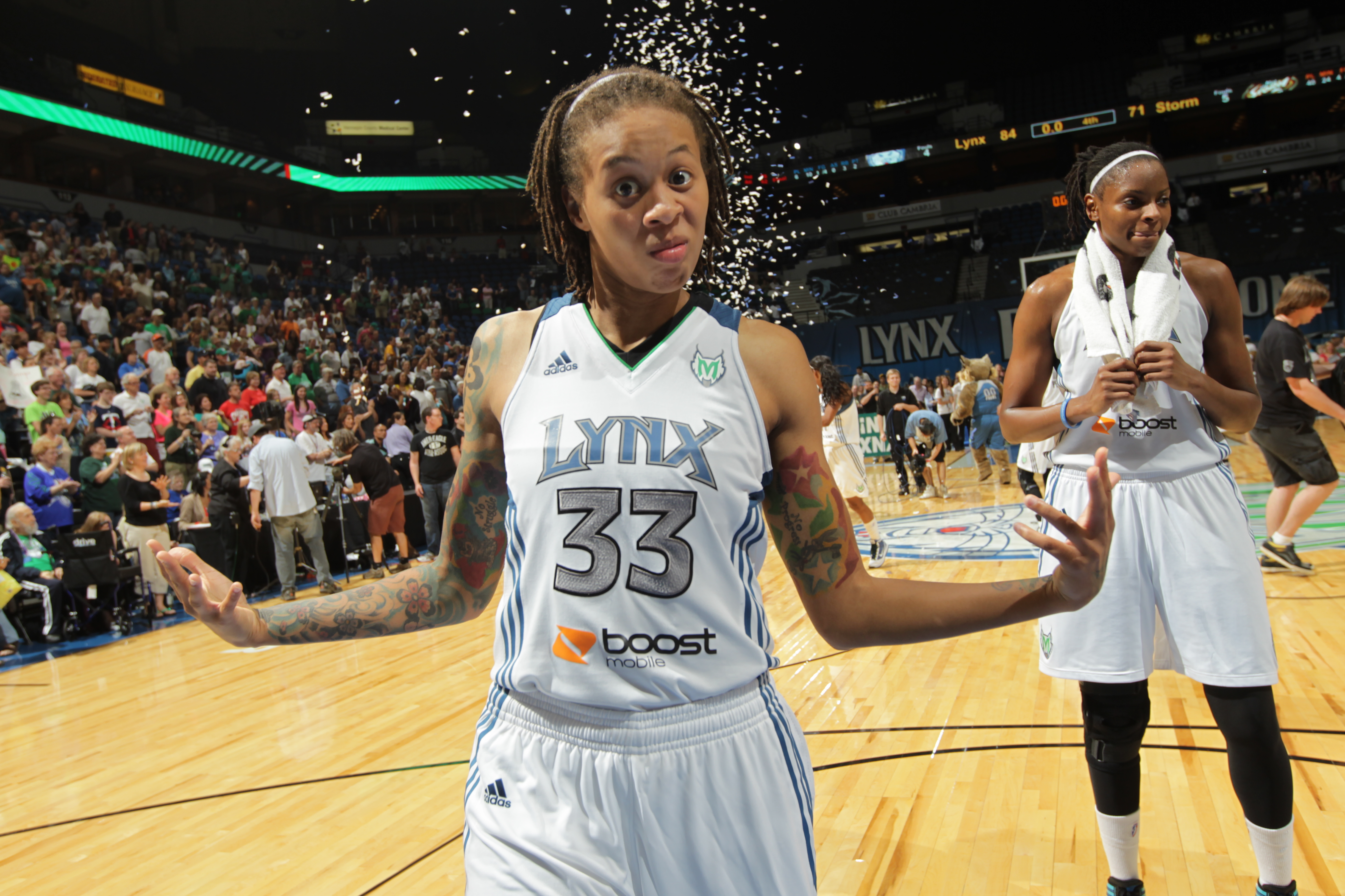 Lynx sign Augustus To Extension.