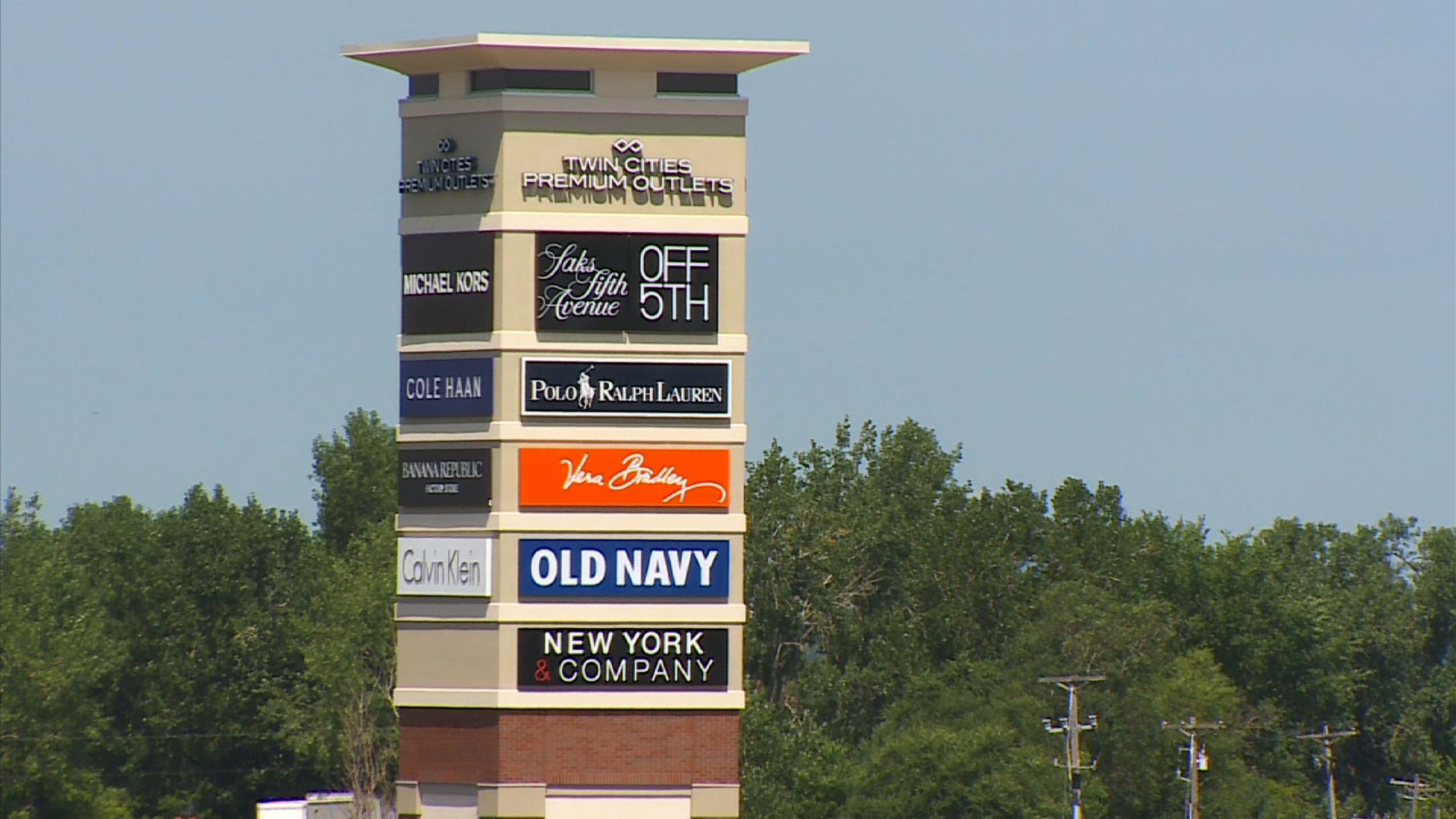 New Outlet Mall Opens In Eagan Near MOA 