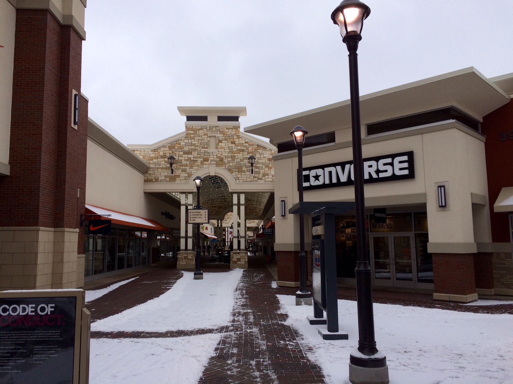 Shoplifting At Eagan Outlet Mall Puts Strain On Police – WCCO | CBS Minnesota
