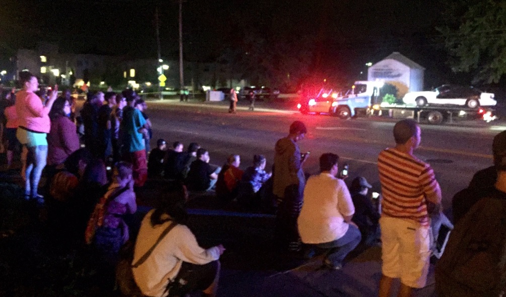 Crowds watch as Philando Castile's car is towed. (credit: CBS)
