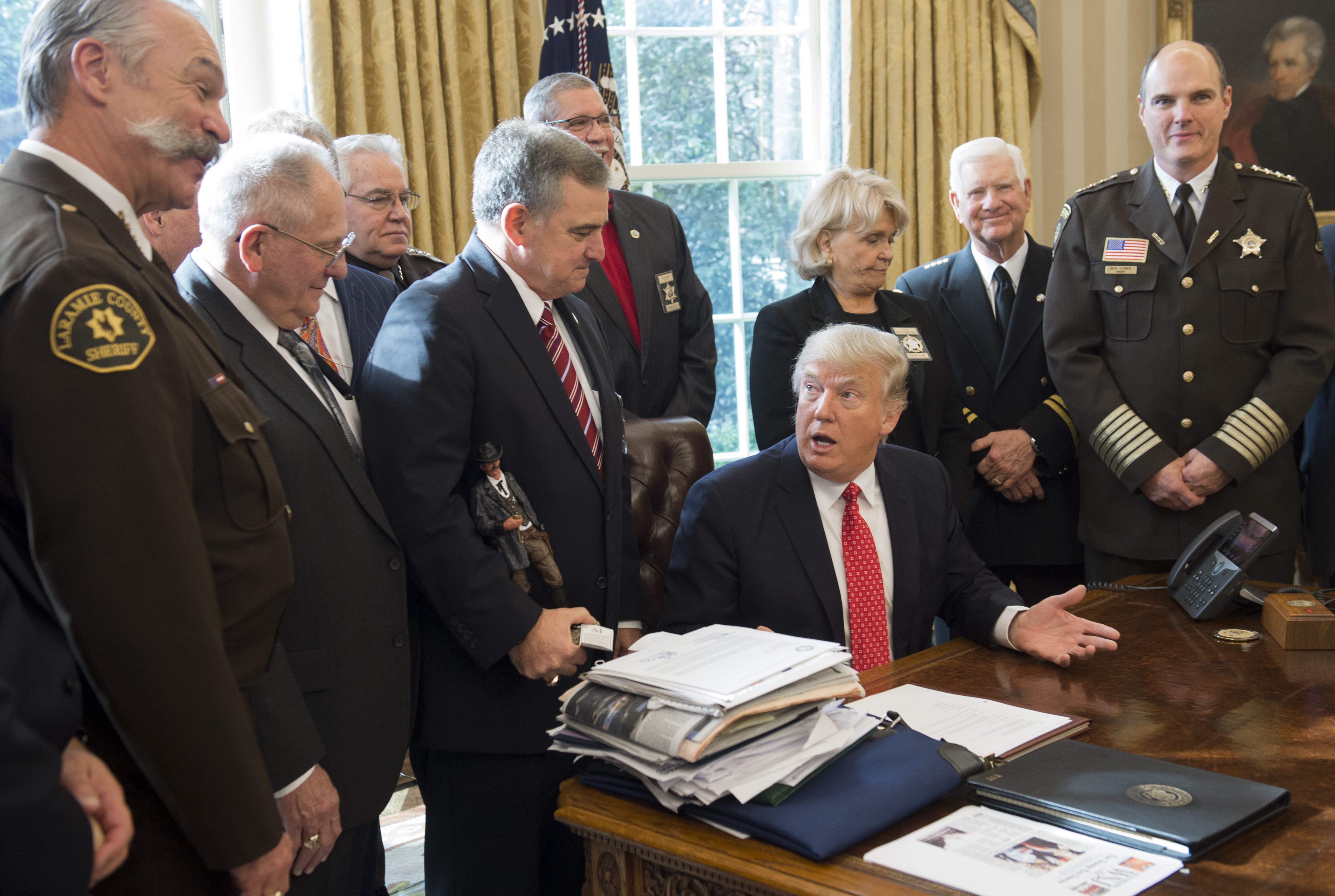 President Donald Trump and Sheriff Rich Stanek (far right) (credit: SAUL LOEB/AFP/Getty Images)