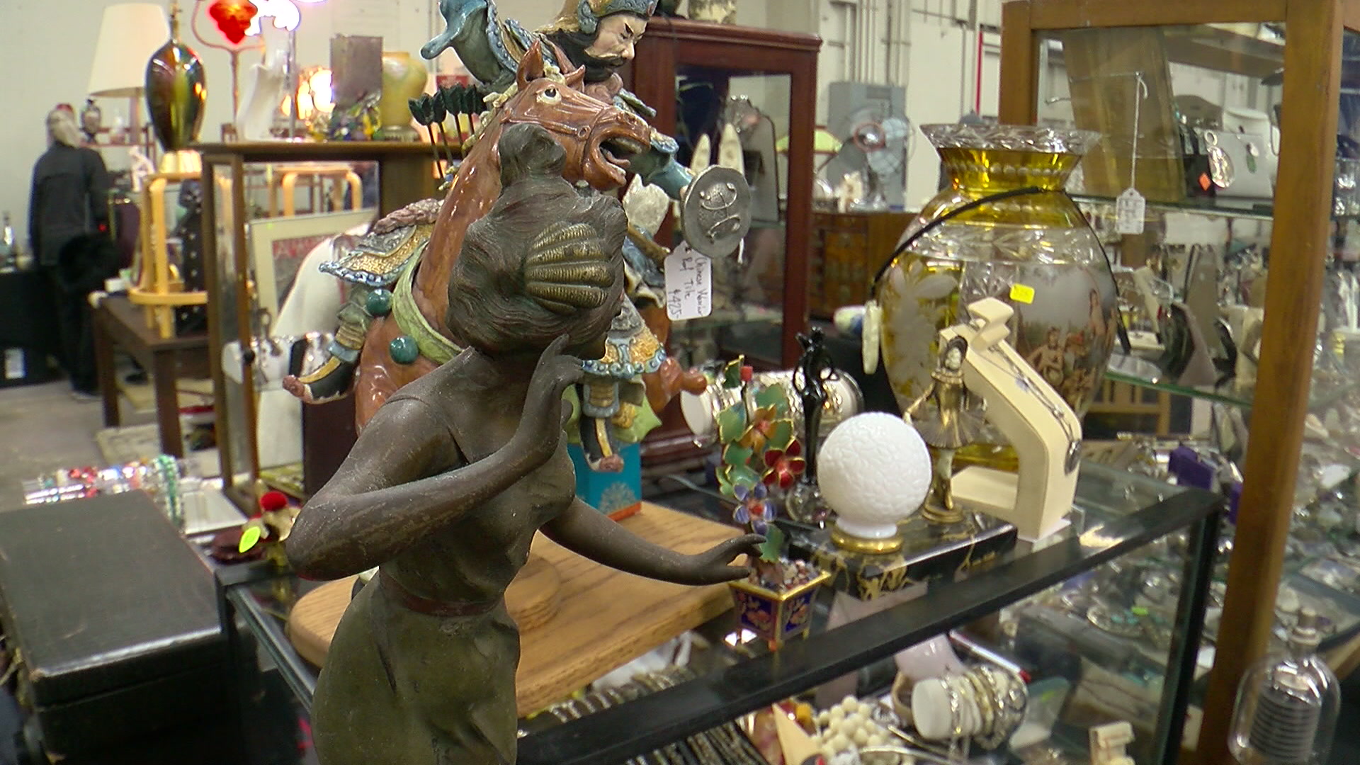 ‘It’s History’: Rare Finds And Unique Offers Headline Antique Spectacular – WCCO